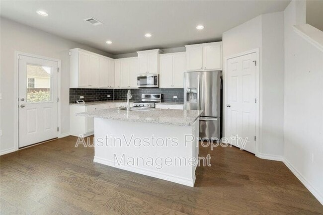 Building Photo - 15801 Crissom Ln