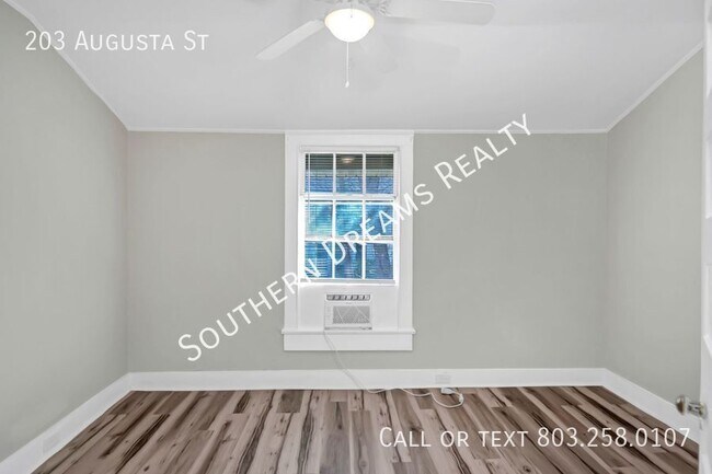 Building Photo - 203 Augusta St