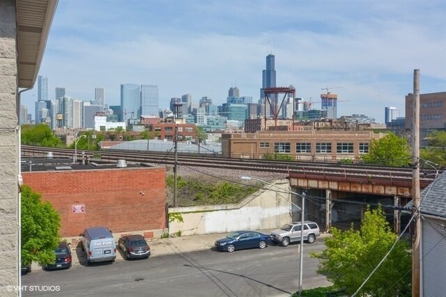 Building Photo - 1359 W Hubbard St