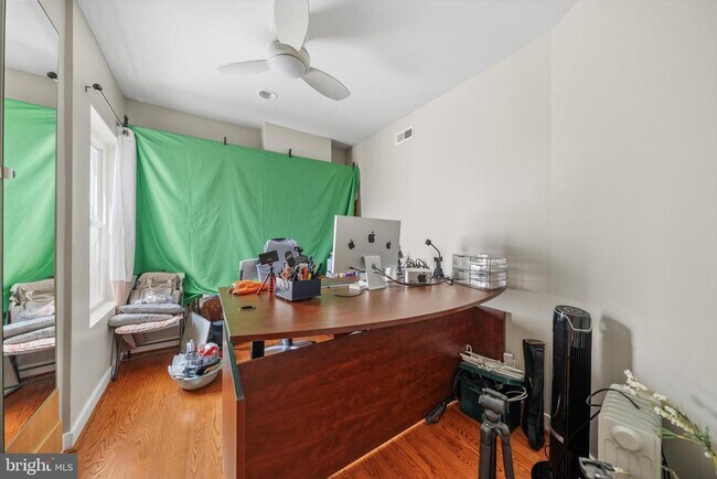 Building Photo - 211 F St NE