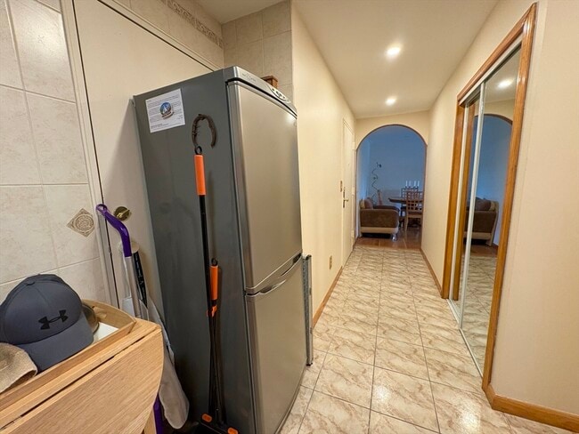 Building Photo - 140 Kenrick St