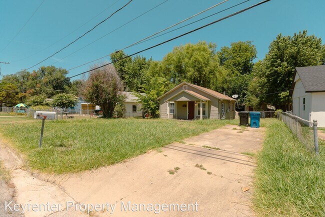 Building Photo - 2 br, 1 bath House - 308 E Greeley Street