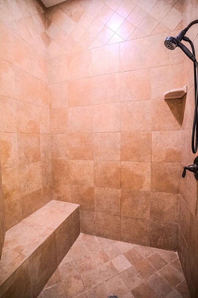 Building Photo - Leasing for FALL 2026! 3Bed/3Bath Townhouse walking distance to FSU! $800/room! FULLY FURNISHED!