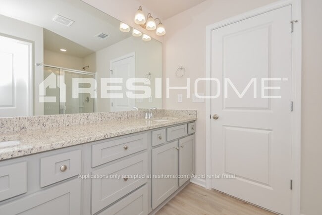 Building Photo - 3038 Faireno Pl