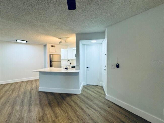 Building Photo - 4630 Commander Dr