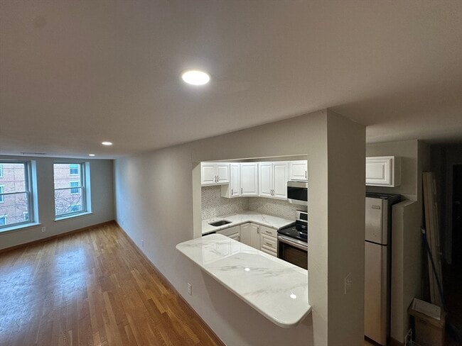 Building Photo - 386 Commercial St