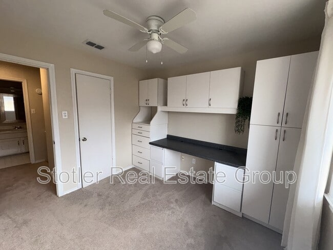 Building Photo - 2622 Custer Pkwy