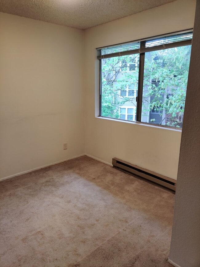 Building Photo - Great Lake Sammamish condo
