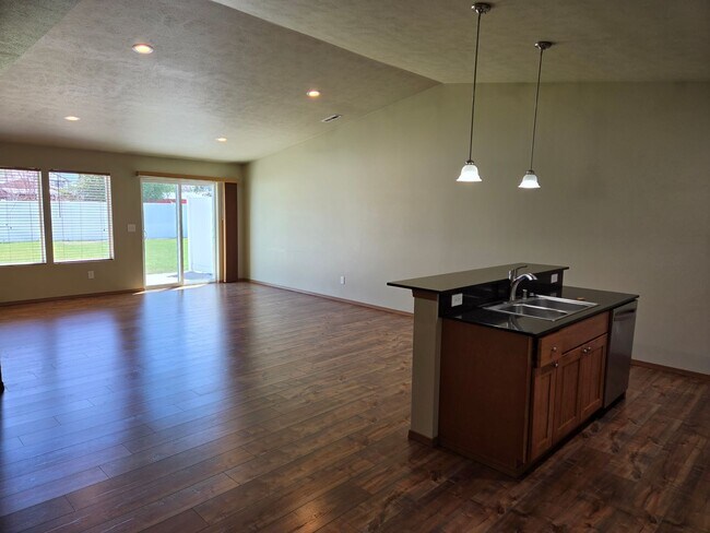 Building Photo - Tschirley  CT Duplex