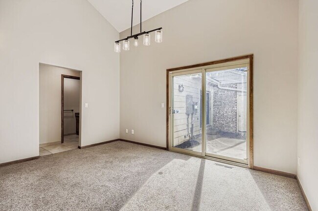 Building Photo - 7663 S Cove Cir