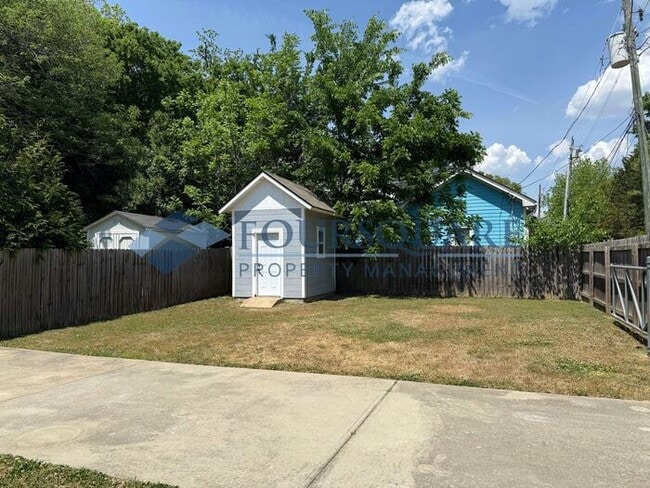 Building Photo - Modern 3-Bed / 2.5-Bath Home with Granite Kitchen, Fenced Yard & Private Balcony – Walkable to Do...