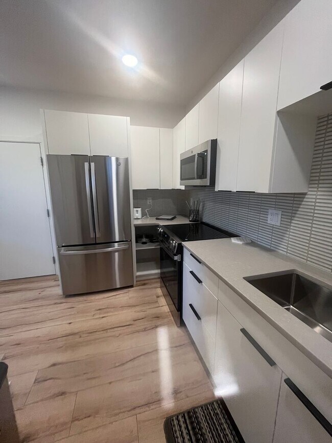 Building Photo - 2989 S 30th Ave