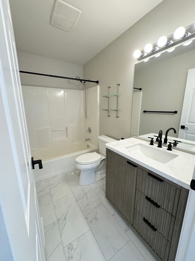 Building Photo - 3 Bd/2.5 Ba Newcastle Home