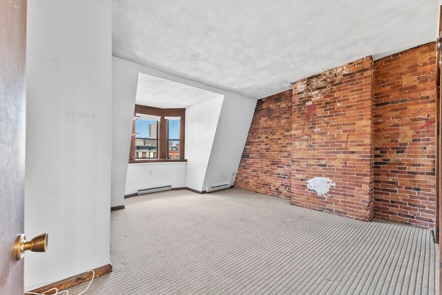 Building Photo - 668 Tremont St