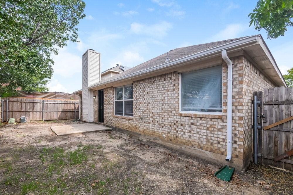 Building Photo - 633 Crystal Brook Dr