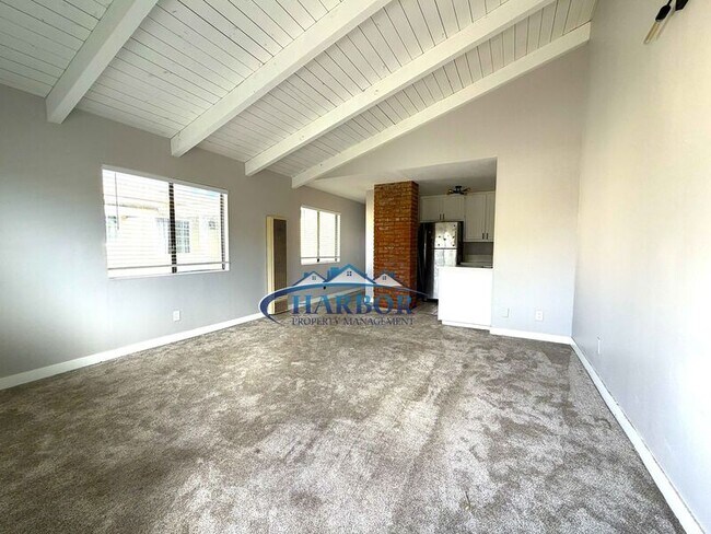 Building Photo - 1054 W 23rd St