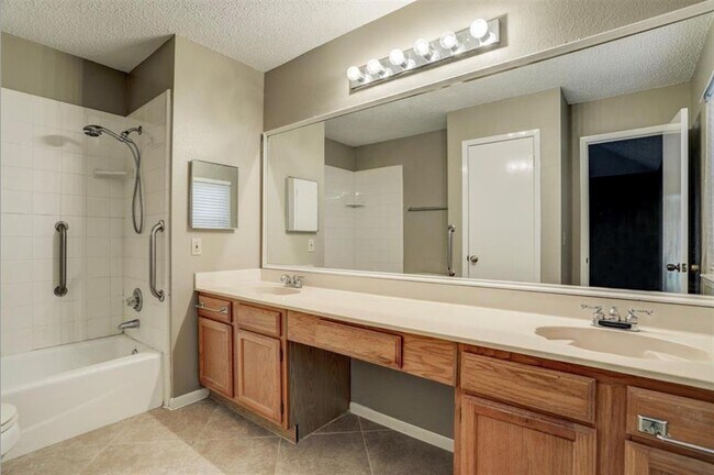 Building Photo - 2432 Shady Bend Dr