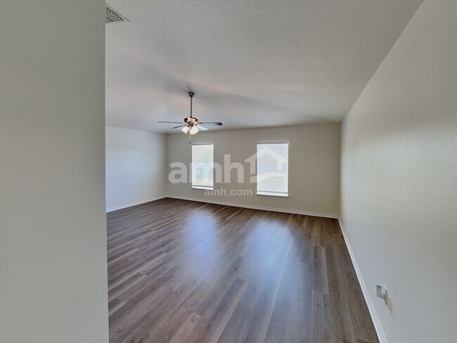 Building Photo - 544 Westcliffe Dr