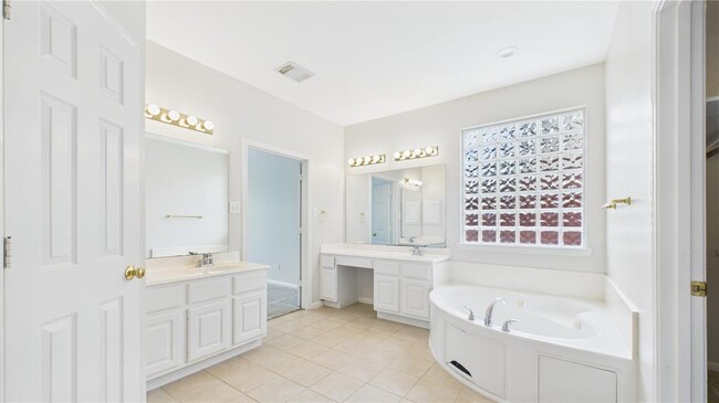 Building Photo - 12019 Costa Del Rey Ct