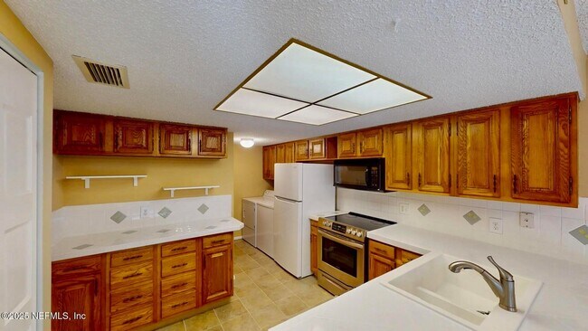 Building Photo - 8777 Como Lake Dr