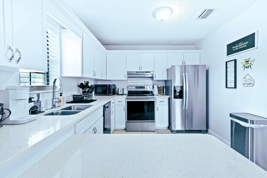 Building Photo - 9130 E Highland Pines Blvd