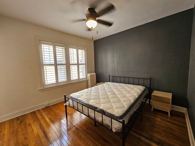 Building Photo - Cap Hill Beautiful 2 Bed Charming and Light Filled condo in the Blenheim