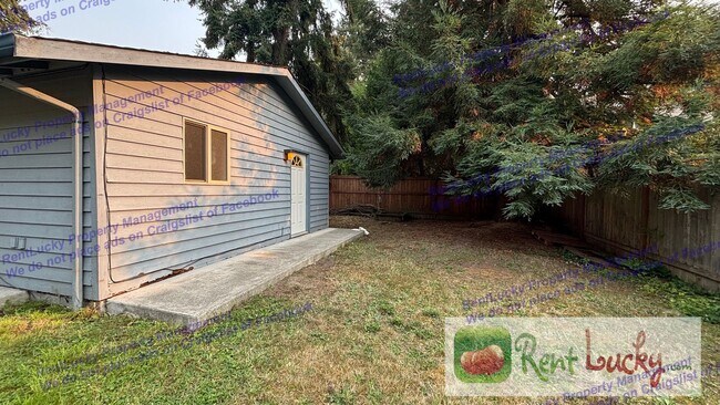 Building Photo - NE Tacoma, Quiet 3 Bed, 2 Bath Rambler - S...