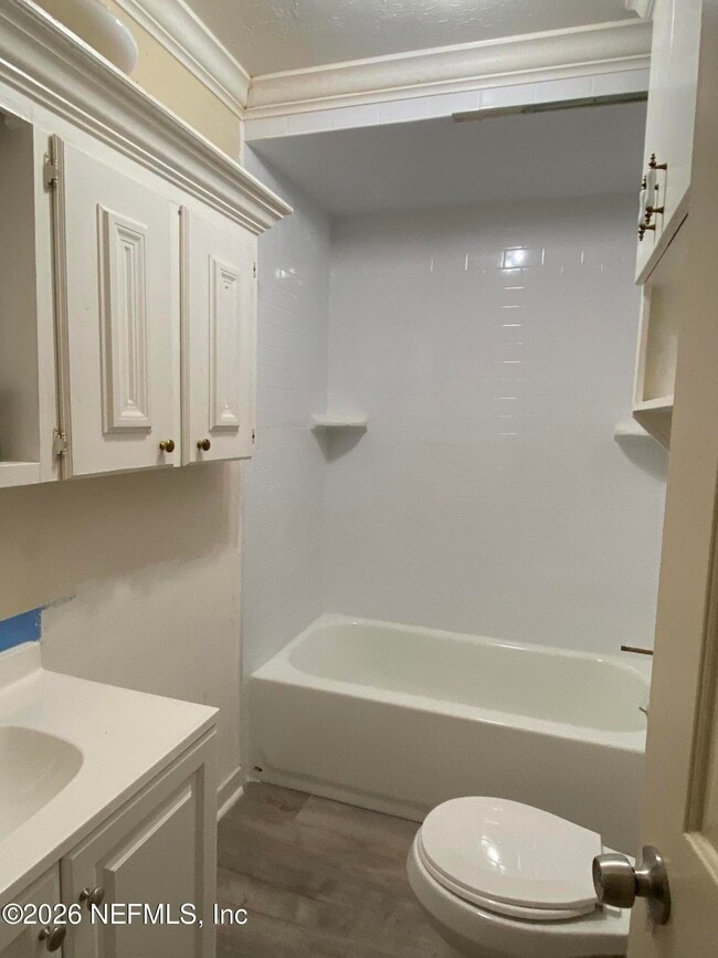 Building Photo - 821 Cove St