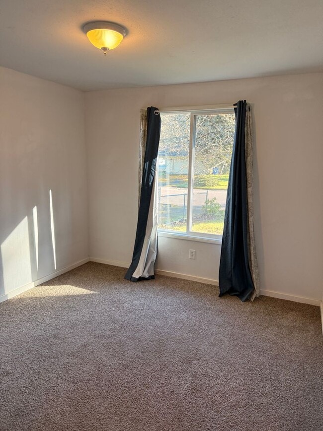 Building Photo - Super Cute Ranch Style 3 Bedroom 2 Bathroom Home!! Bright Kitchen! Fenced Backyard! Garage!