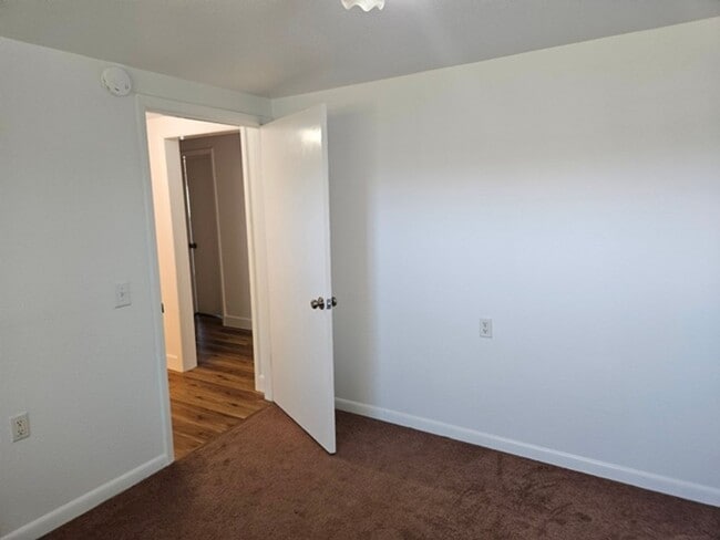 Building Photo - 3Bd/2Ba Single Story Home-For viewing!