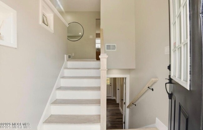 Building Photo - 112 Manhattan St