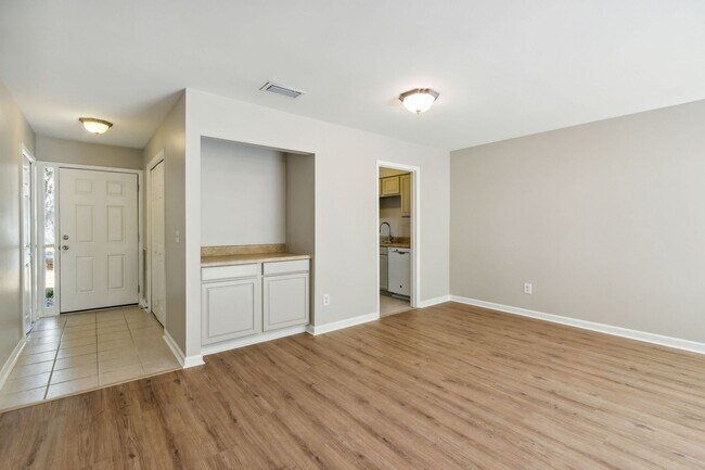 Building Photo - Mariners Walk - Easy walk to the beach