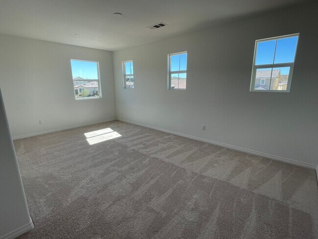 Building Photo - Newly Built 5 Bedroom in Beaumont