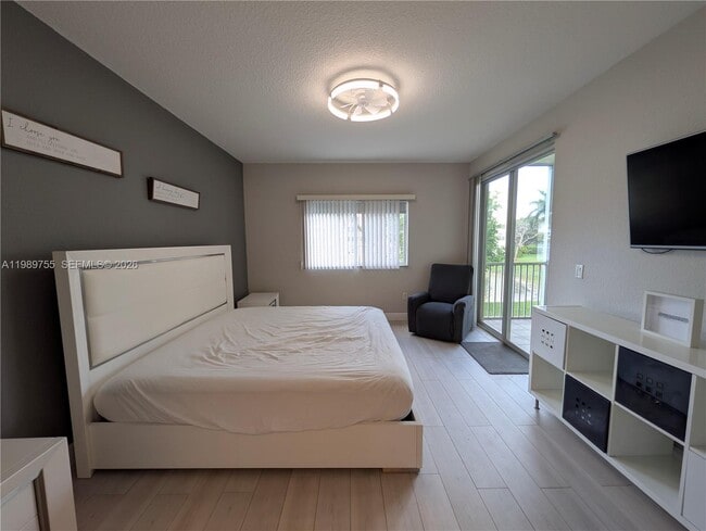 Building Photo - 10710 NW 66th St