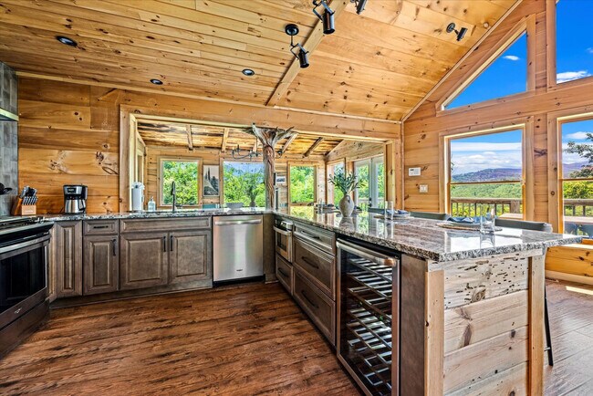 Building Photo - 208 Tunnel Ridge Dr