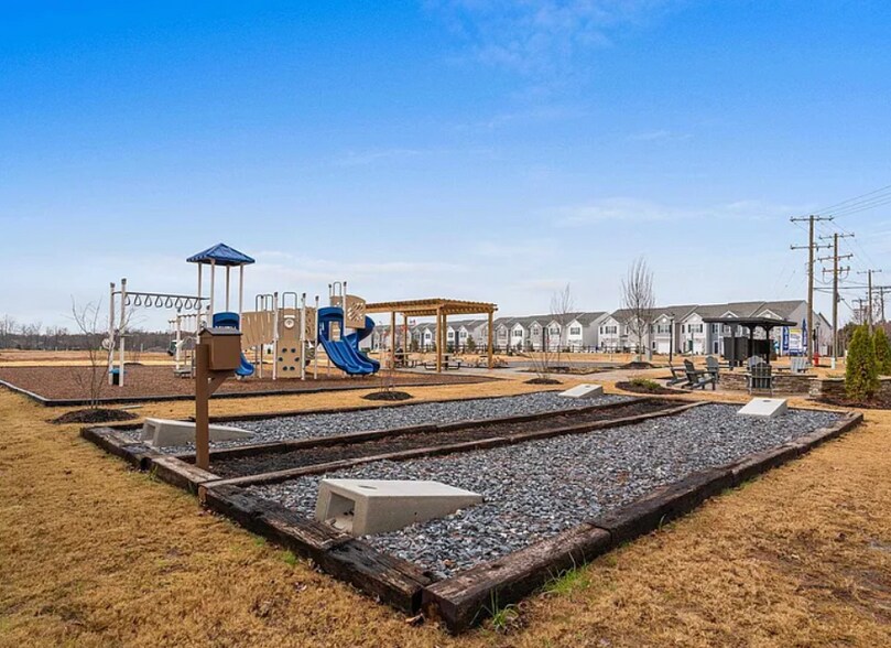 Building Photo - 784 Embark Cir