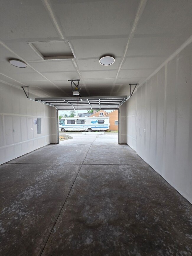 Building Photo - New Rental with Superior Features