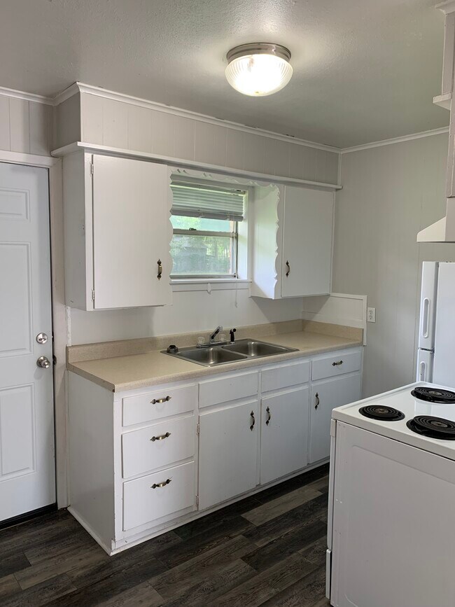 Building Photo - WoodCreek Apartments