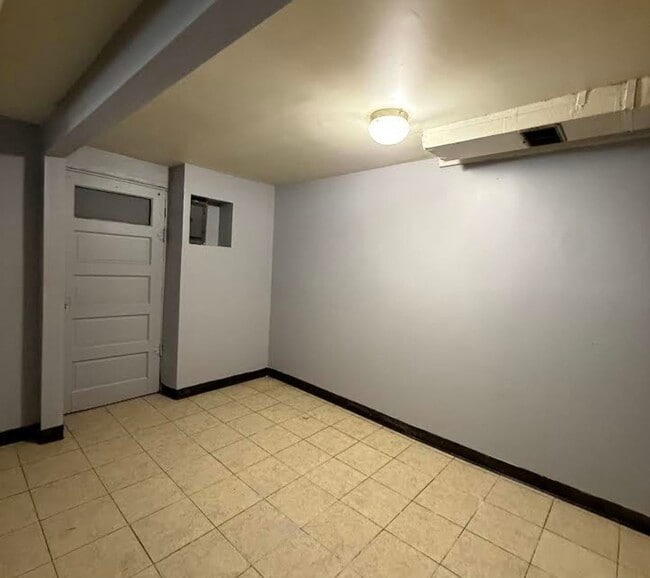 Building Photo - 5438 S Washtenaw Ave.