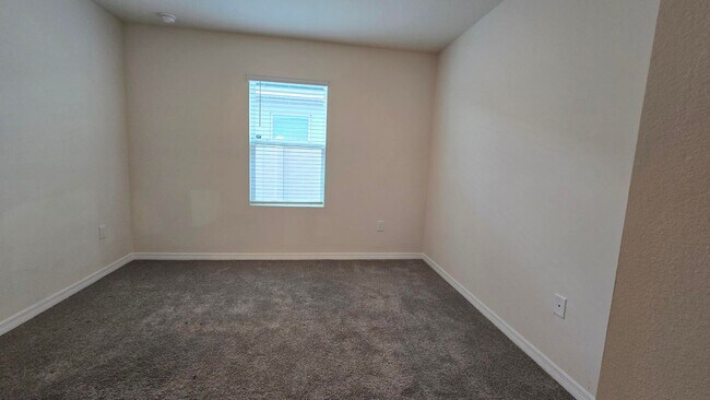 Building Photo - Beautiful 4 Bedroom, 2 bath home is Availa...