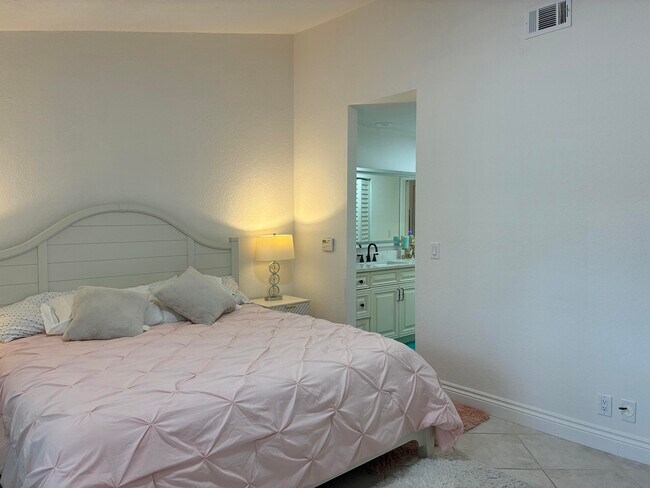 Building Photo - 7895 La Mirada Dr