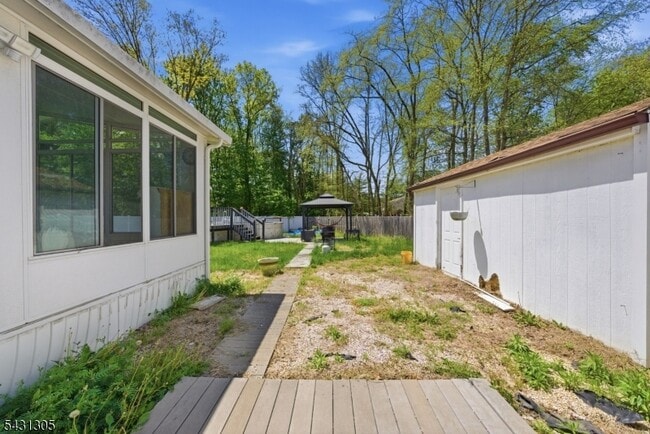 Building Photo - 587 Marlboro Rd