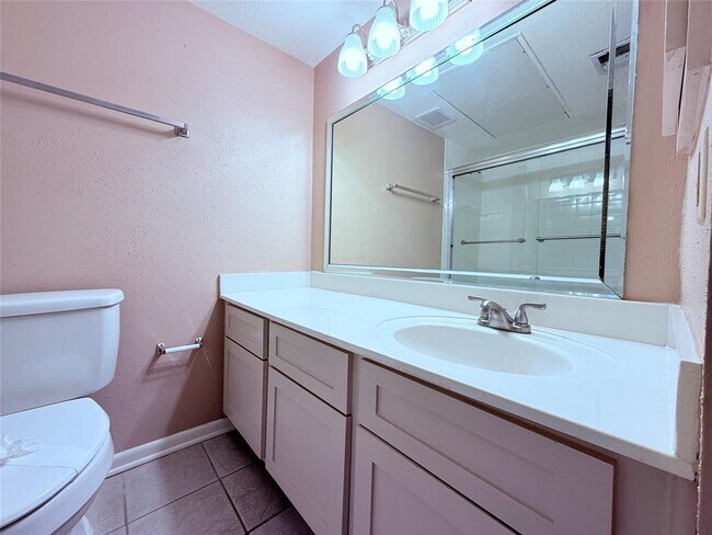 Building Photo - 845 Augusta Dr