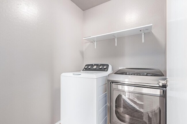 Building Photo - 1368 S 232nd Ave