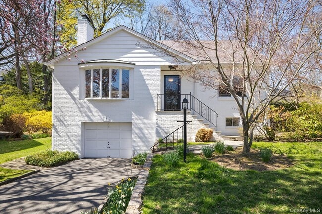 Building Photo - 6 Wildway