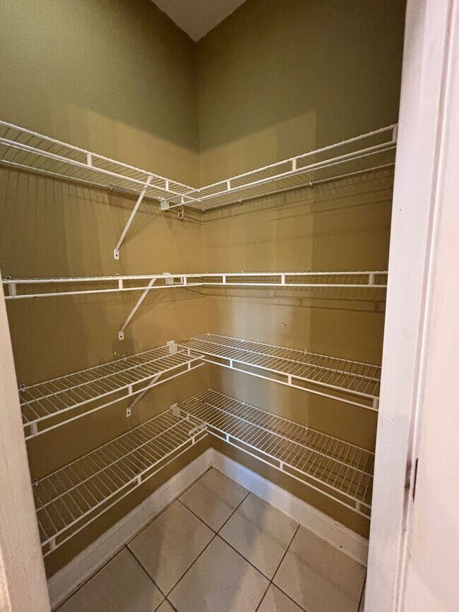 Building Photo - 522 Saint Helene Ct