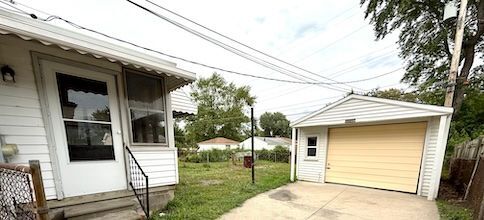 Building Photo - 5627 Clippert St