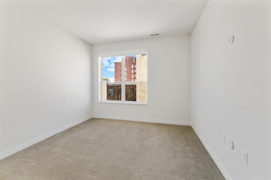 Building Photo - 5945 6th Ave