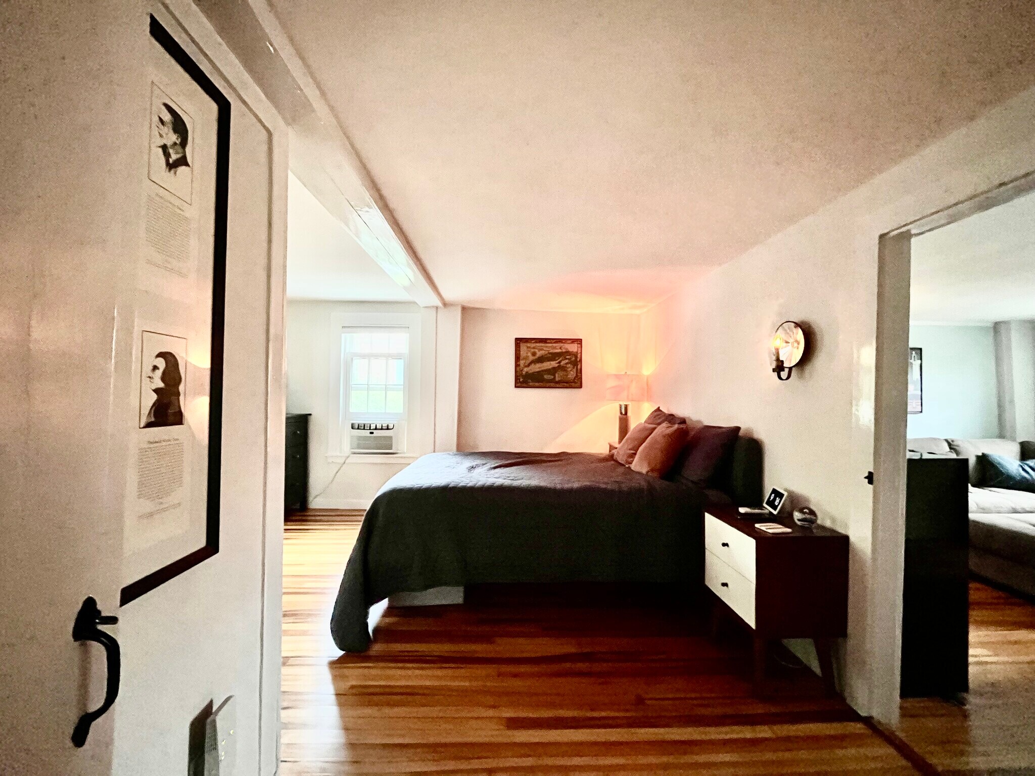 Building Photo - 206 Elm St