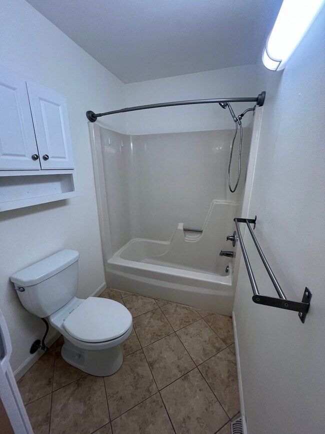 Building Photo - Now Available Spacious 3 Bedroom, 1.5 Bath Home